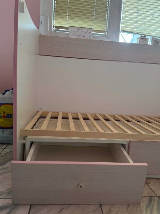 ЛЕГЛО И ШКАФ С ПОВИВАЛНИК