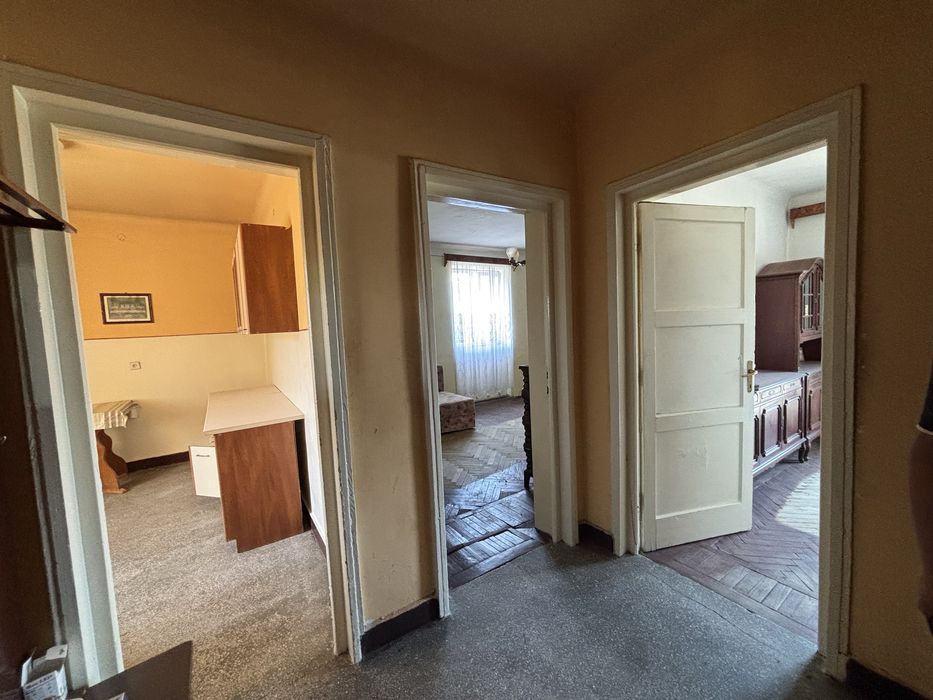 Vand apartament in oasul Nucet,jud Bihor