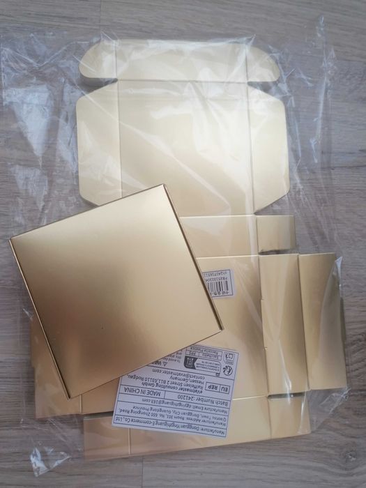 Златни кутийки за подарък