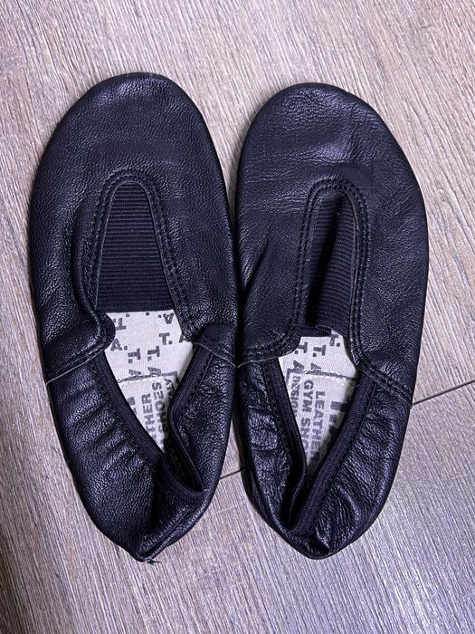 Продам кожаные ботинки на девочкк