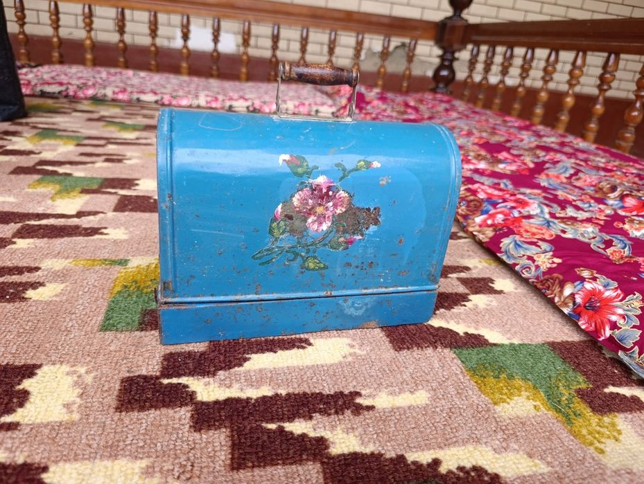 Qadimiy buyumlarga qiziquvchilar uchun mini qo'l mashinka