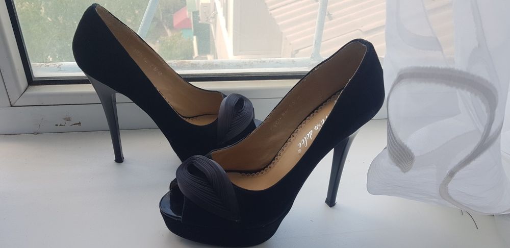 Продам туфли замшевые