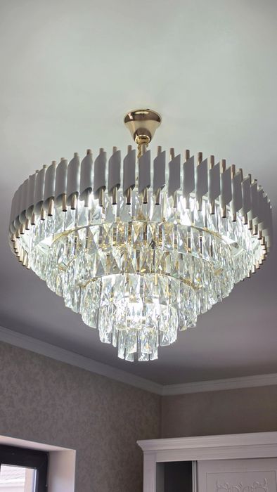 продам люстры(цена договорочная)
