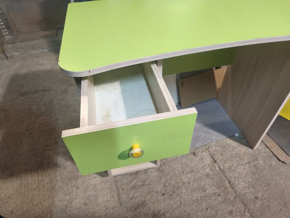 Компютърно бюро със стол