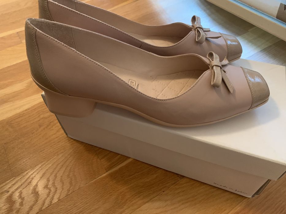 Vand pantofi de piele