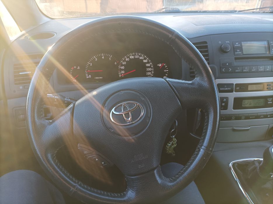 Vând Toyota Corolla Verso