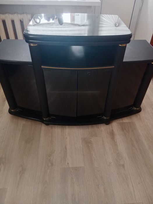 Продам тумбу под тв