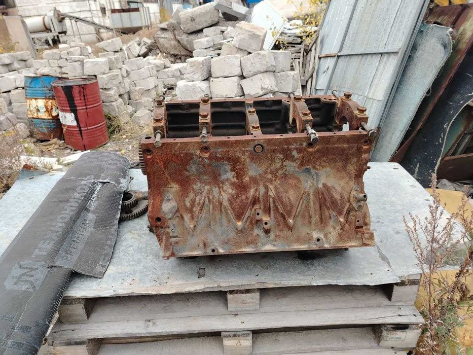 Блок от двигателя на Камаз
