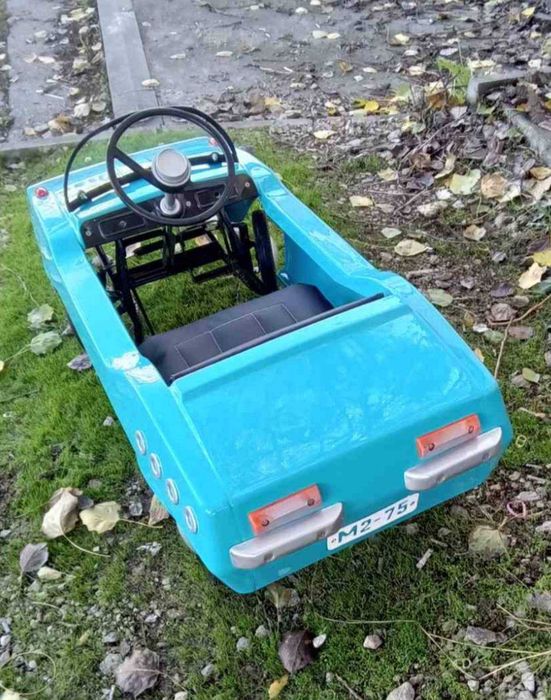 Радуга метална количка с педали детска ретро не Москвич