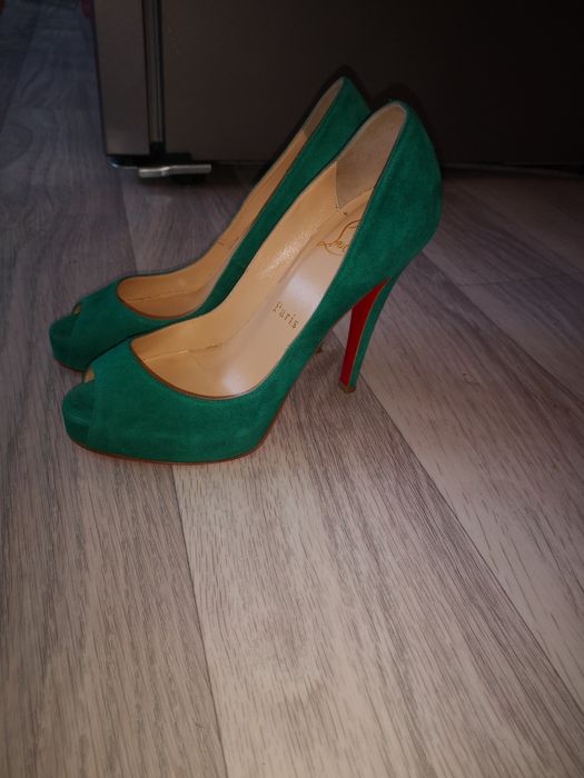 Продам оригиналы лабутены 35р