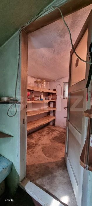Casa cu 3 camere, anexe, curte si gradina