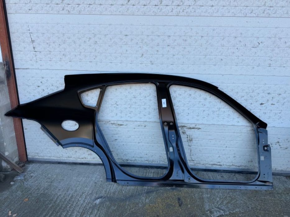 Maserati Levante M161 16- Partea stanga Aripa spate 673008250