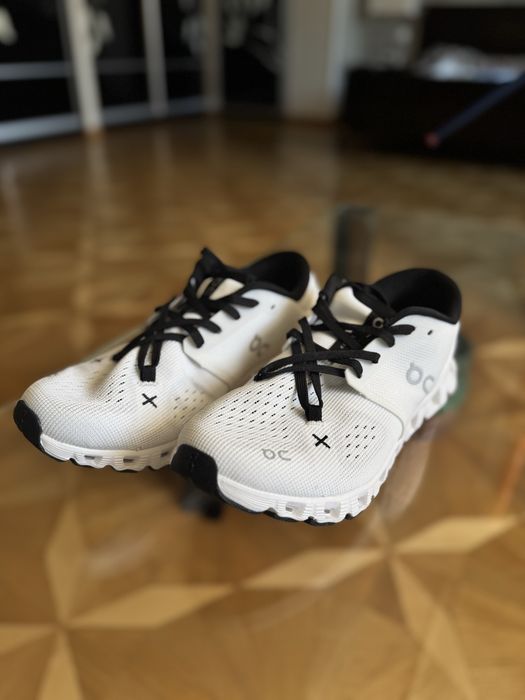 Кроссовки новые On cloud x4