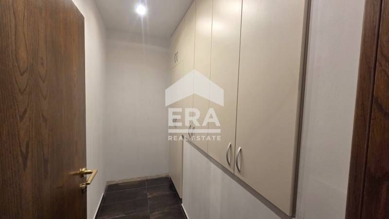 Дава се под наем Четиристаен апартамент в Варна, Гръцка махала - 117 кв.м за 1196.97 € - Снимка #6