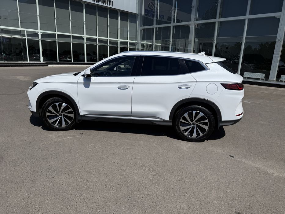 BYD Champion 2024 kuzov 2025 dokumen xolati yaxshi garantiyada turibdi