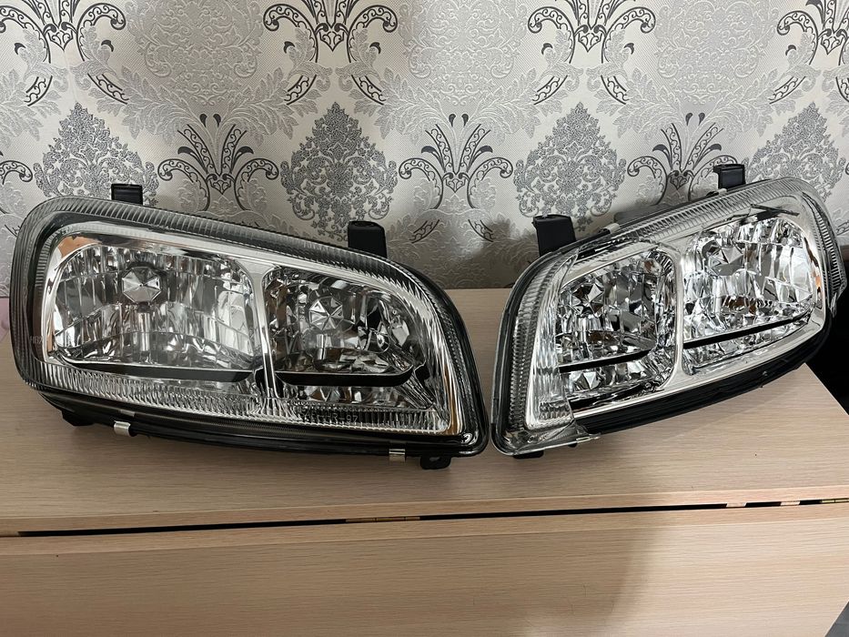 Передние Фары Rav-4