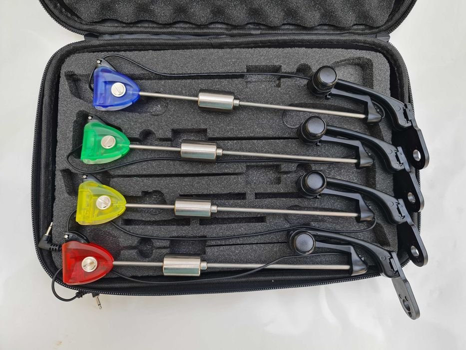 Set 4 Swingeri MKM3 cu Iluminare si Penar Transport East Shark