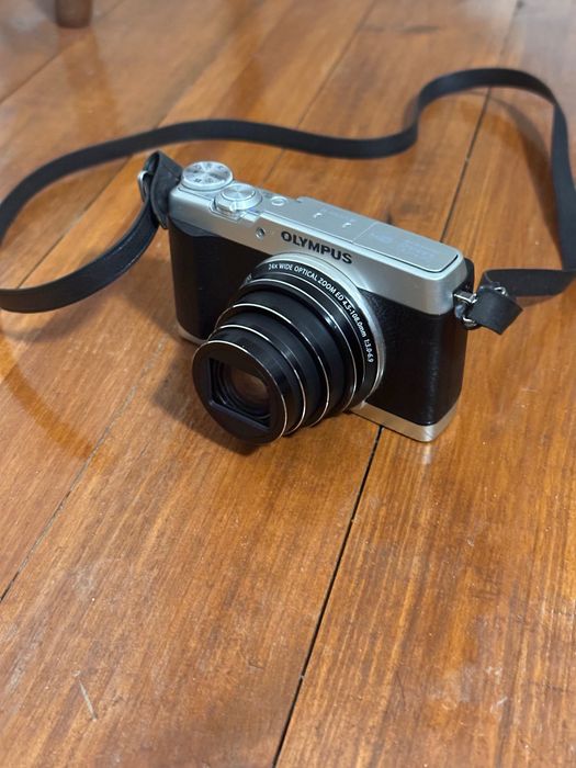 Olympus SH1  - WIFi, touch screen