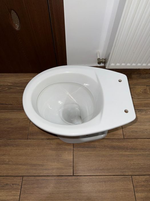 Vând vas de toaletă ceramic