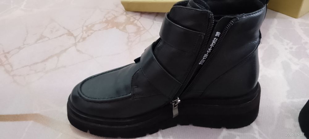 Продам женские осенние ботинки