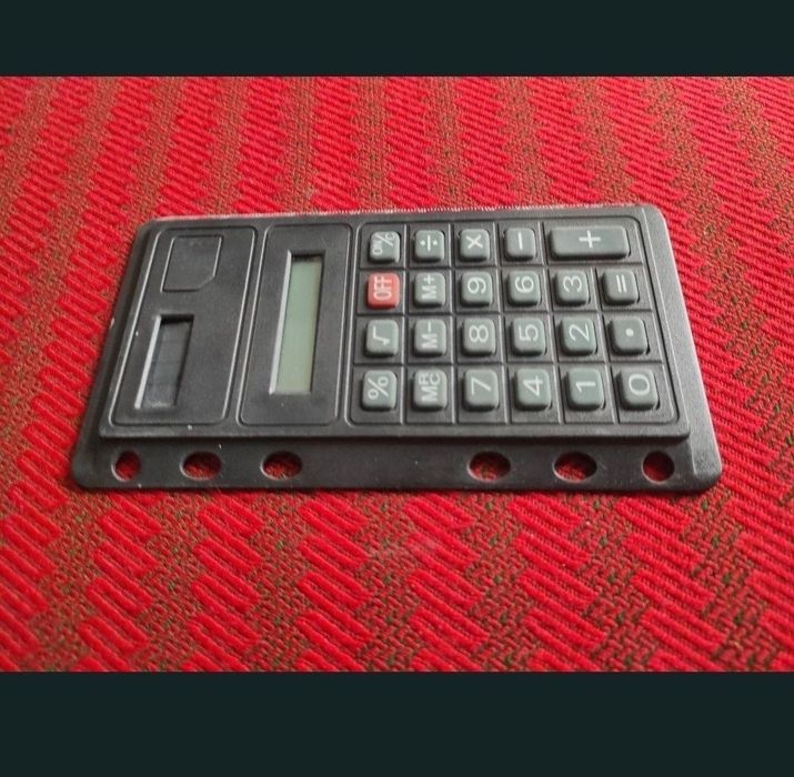 Școala rechizite, calculator și rigla de măsurat