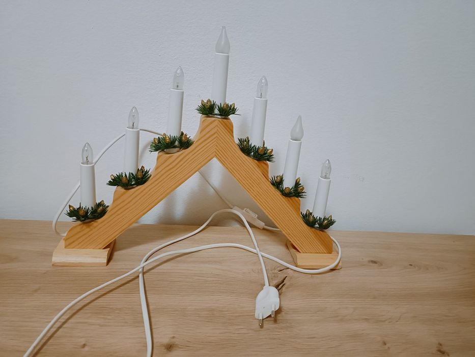 Decor piramida cu lumânări