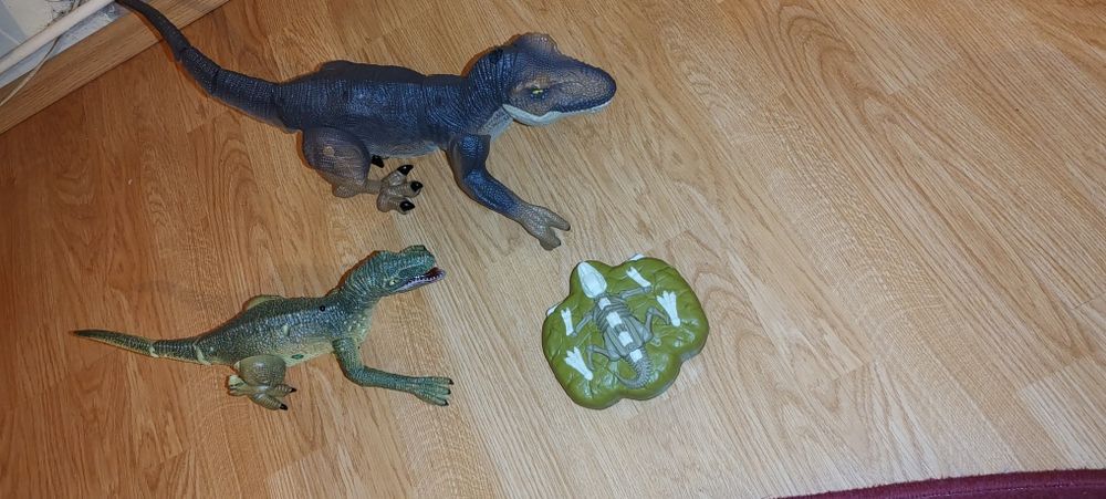 Dinozauri interactivi Telecomanda