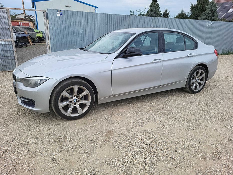 Tragar,calandru bmw f30 Piese Dezmembrez Dezmembrari BMW F30