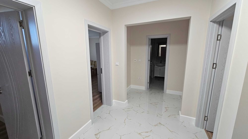 Дава се под наем Тристаен апартамент в Разград, Васил Левски - 89 кв.м за 612 € - Снимка #1