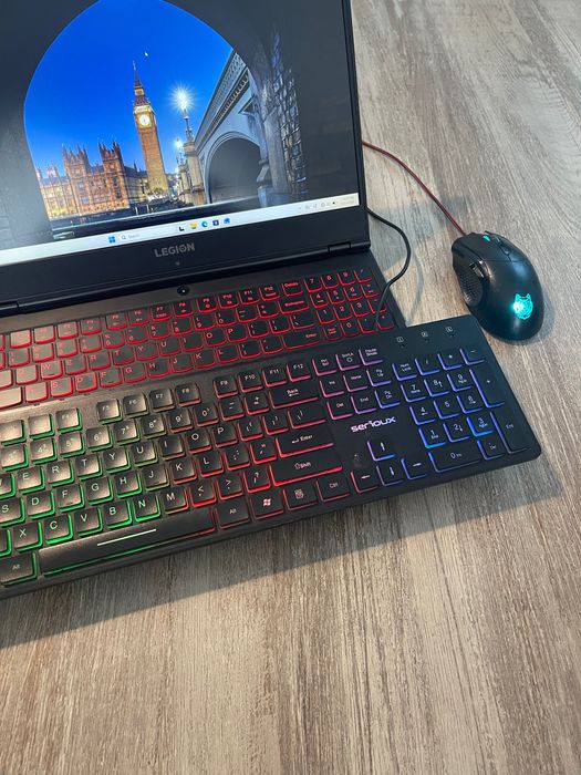 Mouse și tastatura gaming