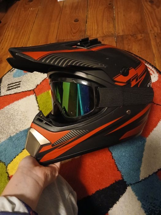 Vând cască pentru moto