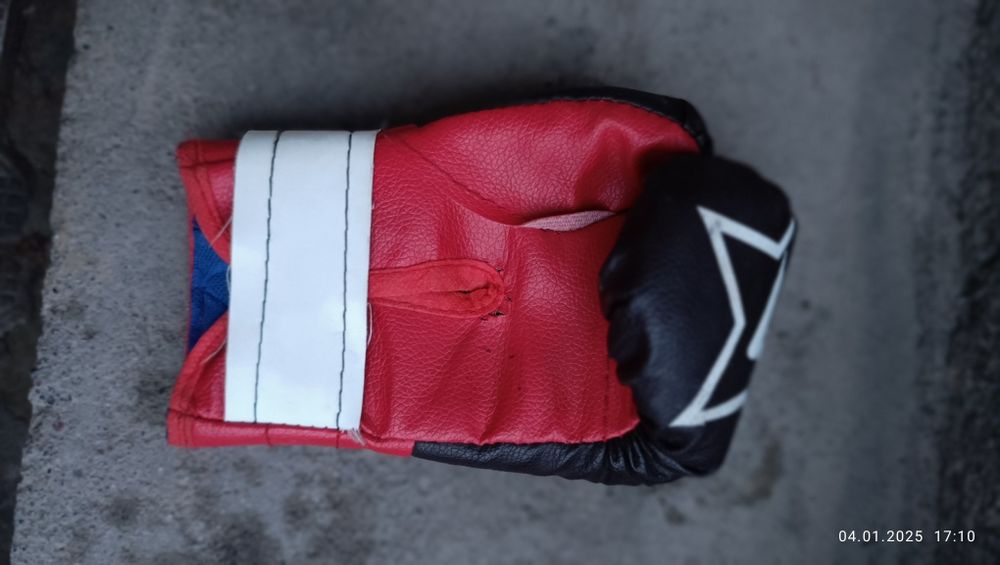 Баксёрски перчатки куп ишлатилмаган размери 6.    4йошдан 7-8 йошларга