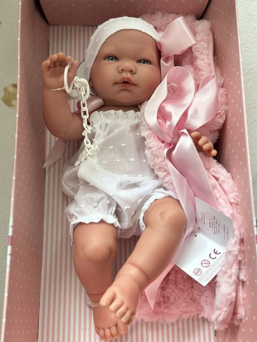Чисто нова кукла Asi