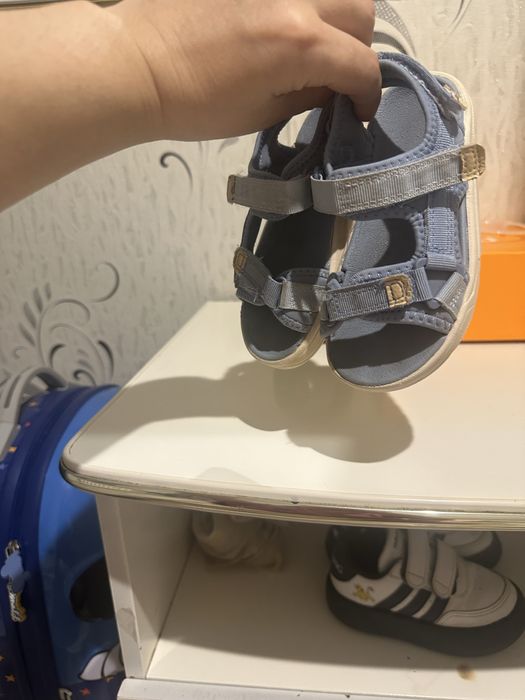 Продам сандали H&M