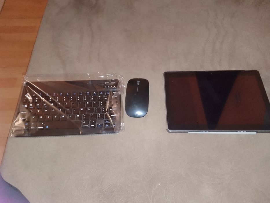 Таблет TOSCIDO T22  безжична клавиатура и мишка в комплекта