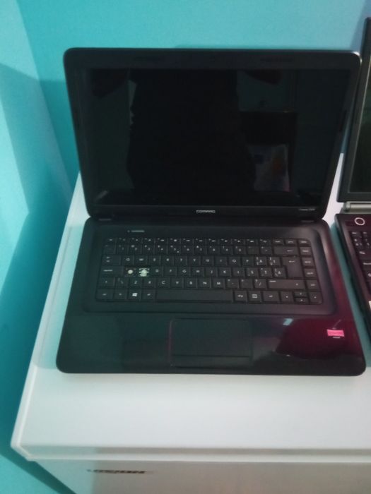 Vând sau schimb 2 laptopuri cu defect