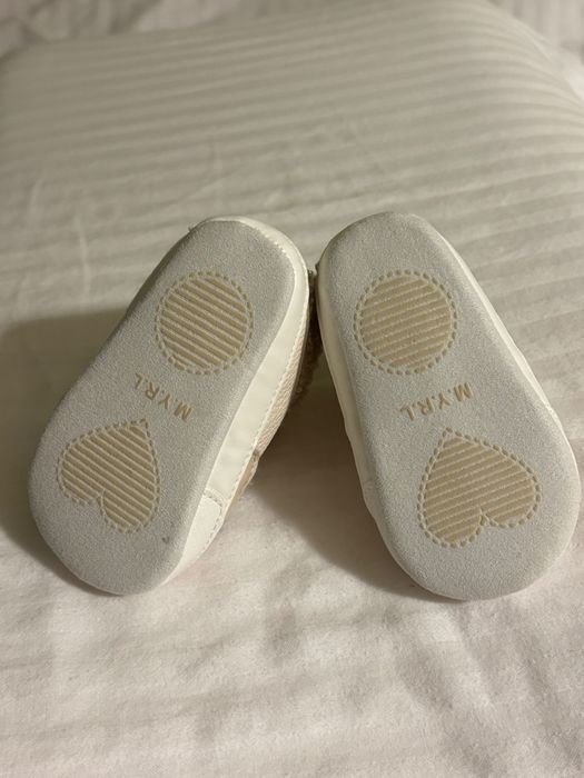 Чисто нови бебешки обувчици Mayoral