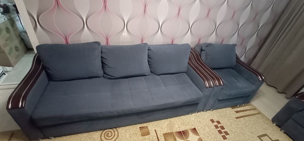 Продаются диван с креслом раздвежнный