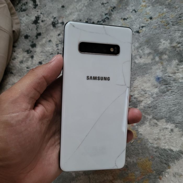 Продам телефон Samsung S10+ 1Tb