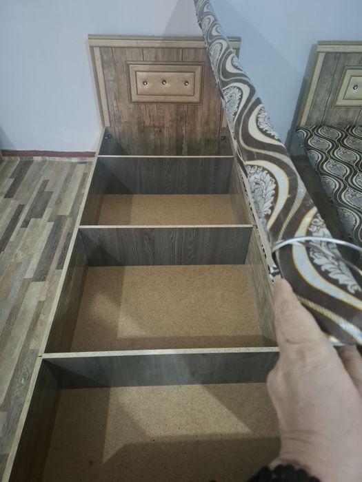 Кровати  и  шкаф