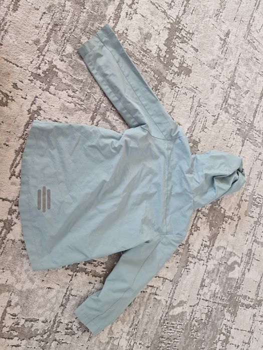 Geaca impermeabila primăvara