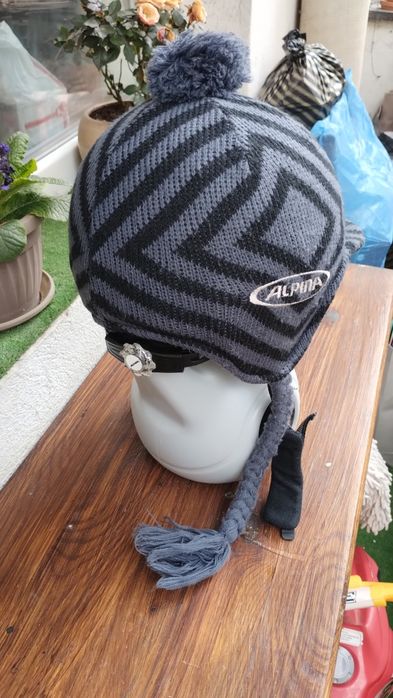 Дамска ски каска