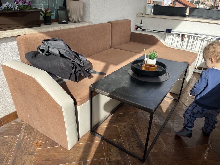 Диван и маса  100 евро