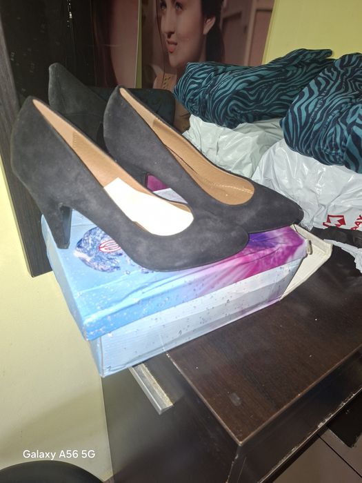 Pantofi de dama noi în cutie