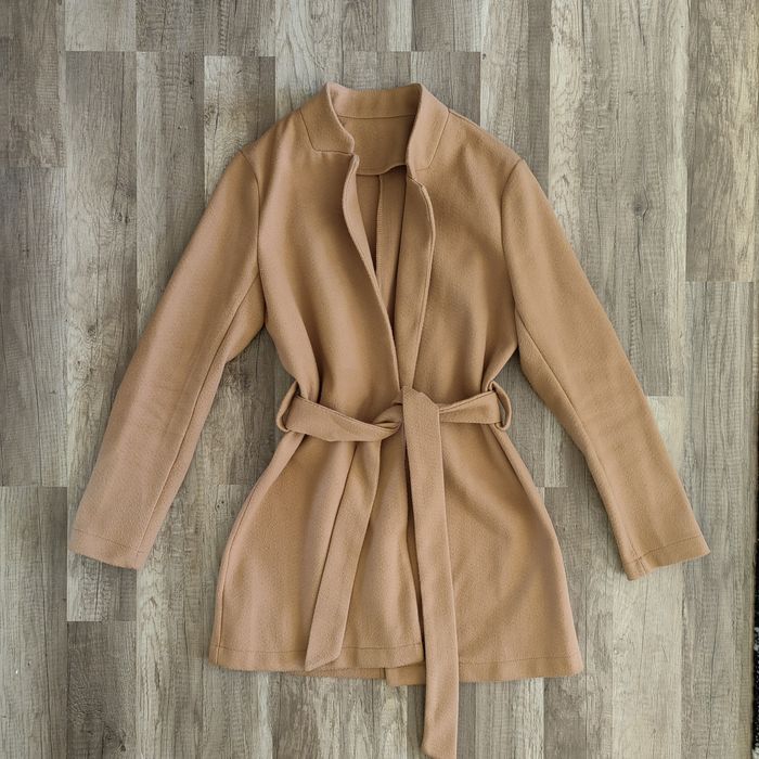 Дамско палто с колан