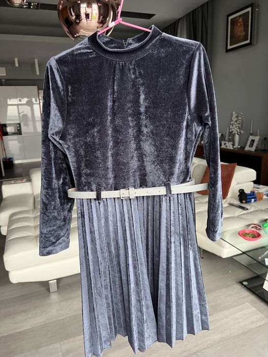 Rochita catifea marimea 6-7 ani( 116-122)