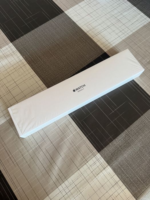 Продавам часовник Apple Watch series 3