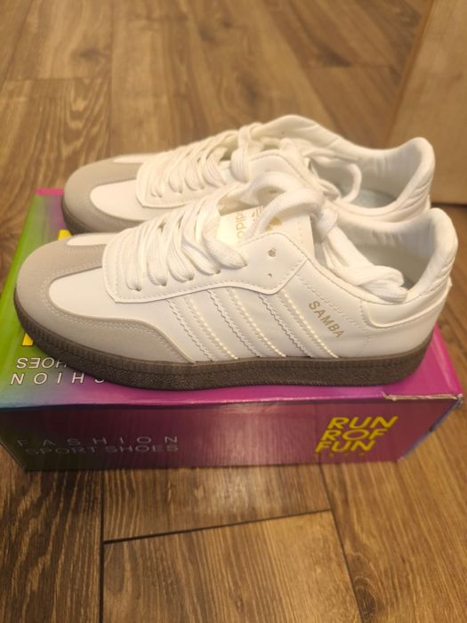 Кроссовки Adidas