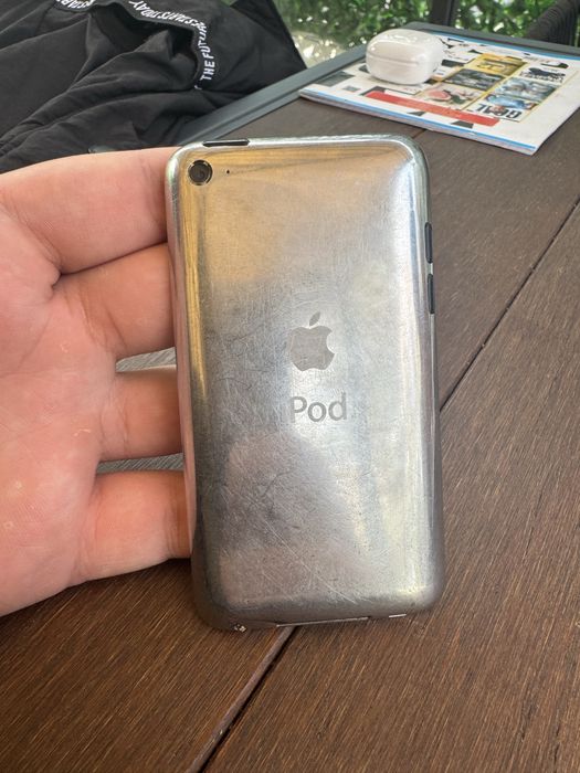 Ipod 3g touch очень старый айфон почти из самых первых