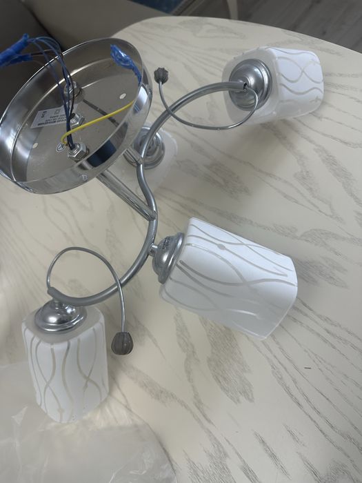 Продам люстры по 5000